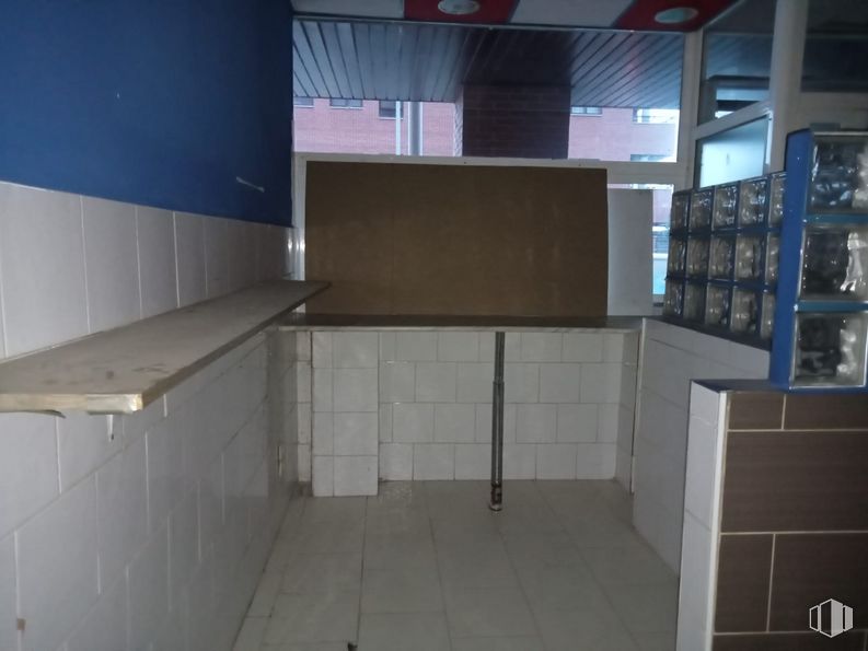 Local en venta en Calle Van Gogh, Seseña, Toledo, 45224 con ebanistería, propiedad, edificio, piso, suelo, casa, madera, accesorio, estantería y gas alrededor