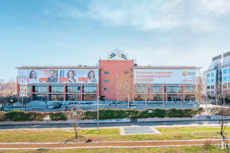 Oficina en alquiler en Avenida Bruselas, 16, Alcobendas, Madrid, 28108 con edificio, cielo, planta, nube, día, árbol, luz de la calle, diseño urbano, ventana y área residencial alrededor