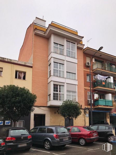 Local en venta en Zona Universidad, Getafe, Madrid, 28903 con coche, neumático, rueda, ventana, luz de estacionamiento, barrio, exterior del automóvil, zona residencial, apartamento y iluminación del automóvil alrededor