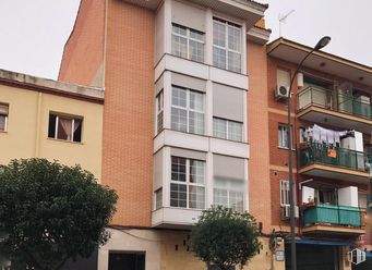 Local en venta en Zona Universidad, Getafe, Madrid, 28903 con coche, neumático, rueda, ventana, luz de estacionamiento, barrio, exterior del automóvil, zona residencial, apartamento y iluminación del automóvil alrededor