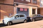 Retail for sale at Calle Eduardo Requenas, 38, Puente de Vallecas, Madrid, 28018 with wheel, car, tire, window, automotive parking light, vehicle, building, automotive tire, motor vehicle and automotive design around