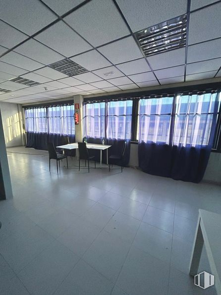 Industrial for rent at Calle Plasencia, Móstoles, Madrid, 28935 with chair, table, window, flooring, floor, ceiling, interior design, lighting, furniture and hall around