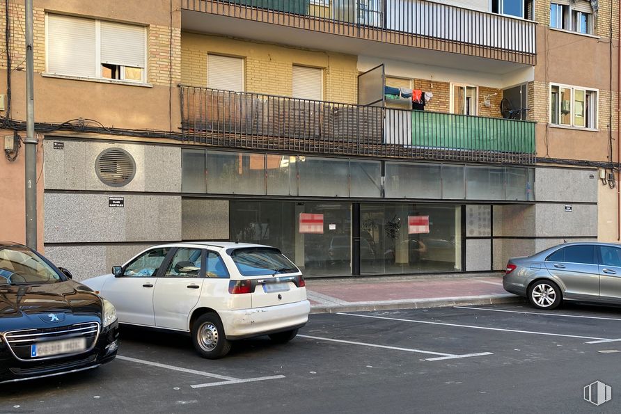 Local en alquiler y venta en Calle Alfonso X El Sabio, 17, Parla, Madrid, 28980 con coche, neumático, ventana, edificio, luz de estacionamiento automotriz, vehículo terrestre, rueda, vehículo, luz de señalización lateral automotriz y placa de matrícula del vehículo alrededor