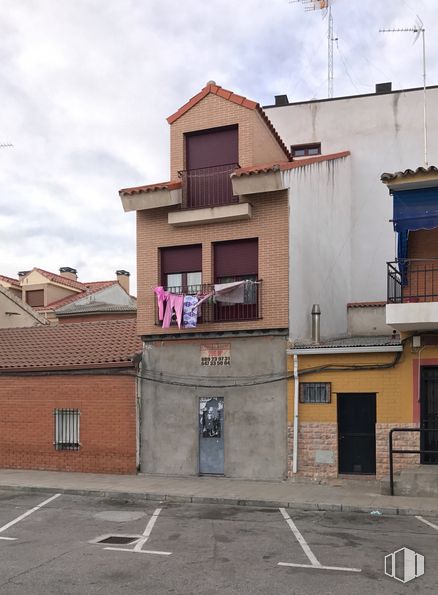 Retail for sale at Calle Hermano Eusebio, 2, Yeles, Toledo, 45220 with house, window, sky, cloud, building, road surface, asphalt, wood, plant and tree around