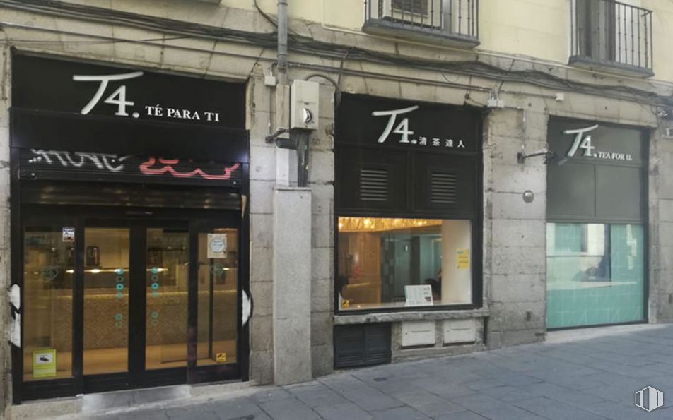 Retail for sale at Zona Sol - Opera, Centro, Madrid, 28012 with window, door, building, fixture, font, facade, city, commercial building, signage and glass around