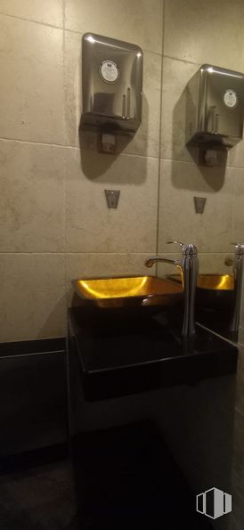 Local en alquiler en Plaza España, 8, Meco, Madrid, 28880 con accesorios de fontanería, grifo, fregadero, cuarto de baño, lavabo, fontanería, madera, suelo, suelos y gas alrededor