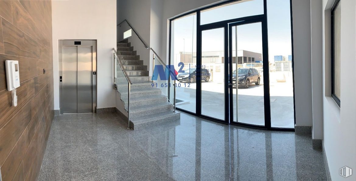 Industrial for rent at Polígono Puerta de Madrid, San Fernando de Henares, Madrid, 28830 with building, fixture, interior design, automotive exterior, floor, vehicle door, flooring, wheel, door and real estate around