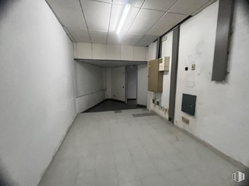 Retail for sale at Avenida Constitución, Mejorada del Campo, Madrid, 28840 with fixture, floor, flooring, hall, wall, ceiling, concrete, monochrome, room and building around