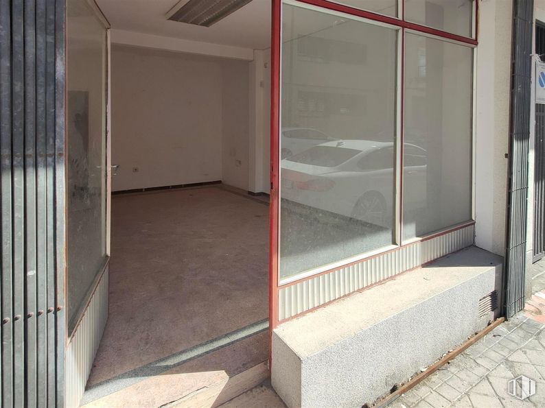 Local en venta en Calle Saturno, Barajas, Madrid, 28042 con espejo, accesorio, madera, suelo, suelos, material compuesto, exterior del automóvil, vidrio, hormigón y pasamanos alrededor