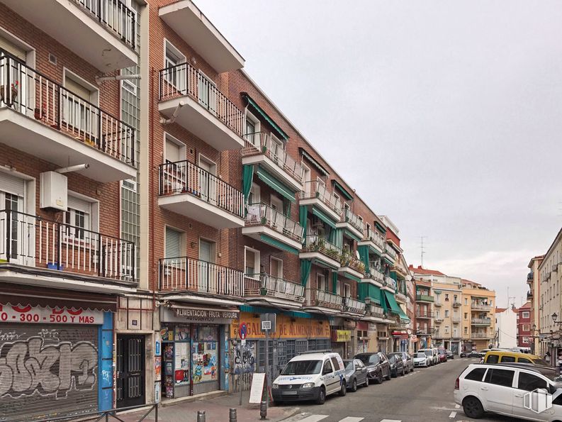 Local en alquiler y venta en Calle Juan Tornero, 64, La Latina, Madrid, 28011 con coche, camioneta, edificio, vehículo terrestre, rueda, neumático, ventana, vehículo, cielo y diseño urbano alrededor