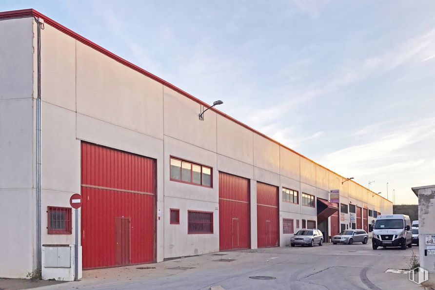 Industrial for sale at Calle Dublín, 5, Torres de la Alameda, Madrid, 28813 with building, window, sky, cloud, tire, wheel, vehicle, automotive parking light, asphalt and automotive tire around