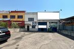 Industrial for rent at Carretera Moraleja de Enmedio, Fuenlabrada, Madrid, 28944 with car, automotive parking light, sky, vehicle registration plate, tire, window, vehicle, automotive tail & brake light, building and wheel around