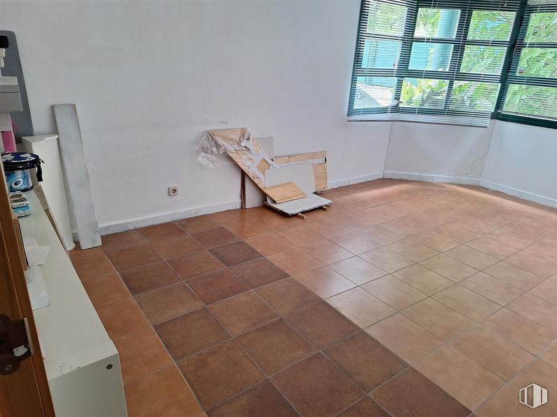 Nave en alquiler en Zona Rivas-Vaciamadrid, Rivas-Vaciamadrid, Madrid, 28529 con ventana, accesorio, madera, interiorismo, suelos, suelo de baldosas, suelo, madera dura, gas y suelo laminado alrededor