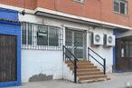 Retail for sale & for rent at Calle Iglesia, 14, Villaconejos, Madrid, 28360 with window, door, fixture, blue, wood, stairs, neighbourhood, wall, material property and road surface around