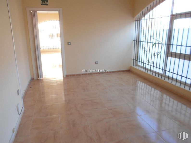 Local en alquiler y venta en Zona Sur-Toledana, Ávila, 05003 con ventana, suelos, suelo, madera, suelo de baldosas, techo, apartamento, tinte para madera, azulejo y material de construcción alrededor