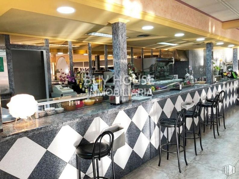 Retail for sale at Avenida Castilla-La Mancha, Illescas, Toledo, 45200 with chair, furniture, table, interior design, architecture, floor, building, flooring, ceiling and event around