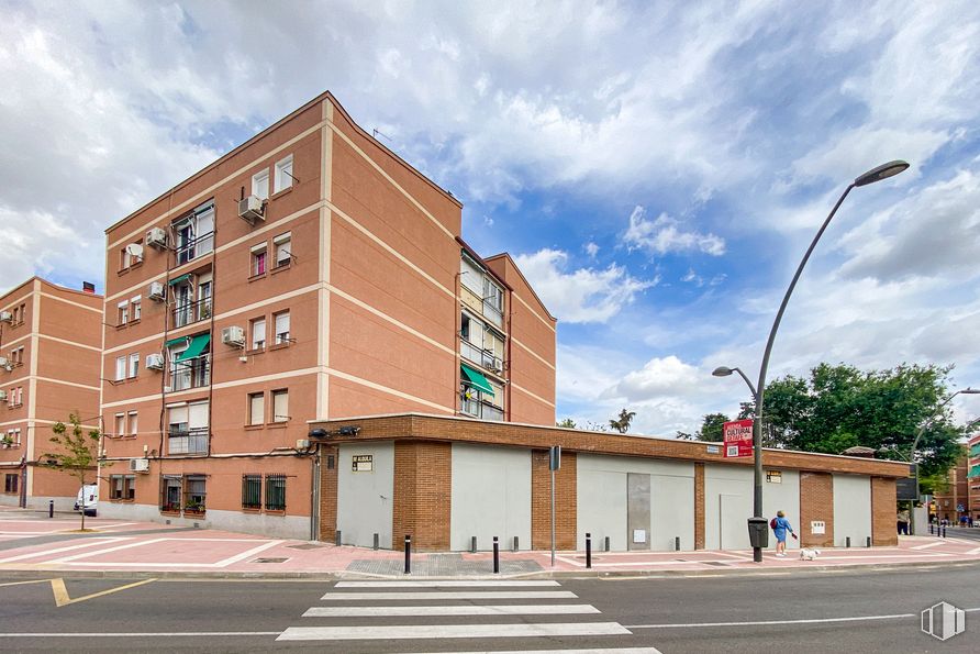 Local en alquiler en Avenida Buenos Aires, 1, Getafe, Madrid, 28907 con edificio, nube, cielo, propiedad, luz de la calle, arquitectura, diseño urbano, zona residencial, fachada y inmobiliario alrededor