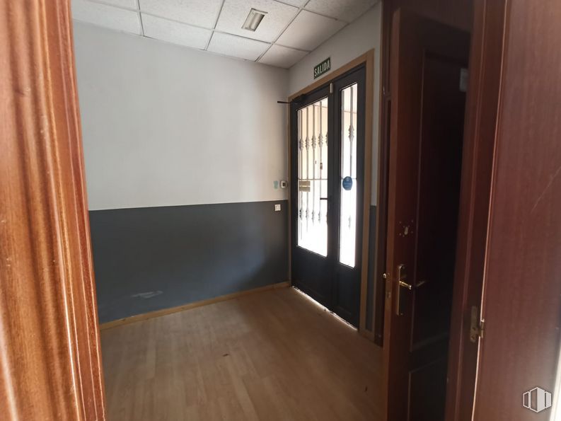 Local en venta en Camino Casarrubios, Navalcarnero, Madrid, 28600 con espejo, propiedad, edificio, accesorio, puerta, madera, piso, casa, puerta de casa y tinte para madera alrededor