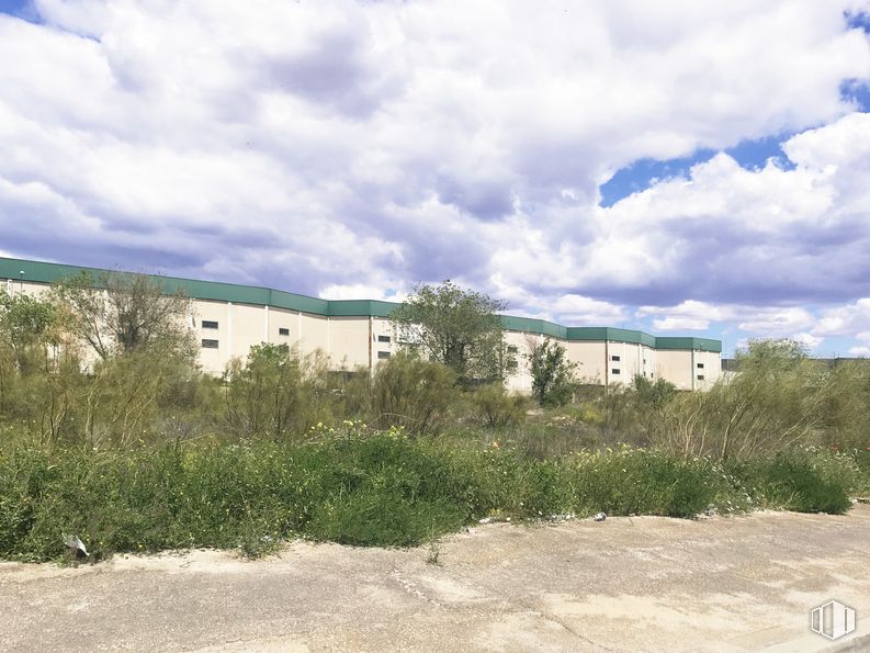 Suelo en alquiler y venta en Polígono Industrial La Postura, Valdemoro, Madrid, 28341 con edificio, nube, cielo, planta, ecorregión, ventana, lote de tierra, casa, hierba y cúmulo alrededor