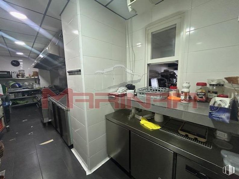 Retail for rent at Zona centro, Seseña, Toledo, 45223 with cabinetry, countertop, architecture, kitchen, interior design, automotive design, flooring, floor, tap and kitchen stove around