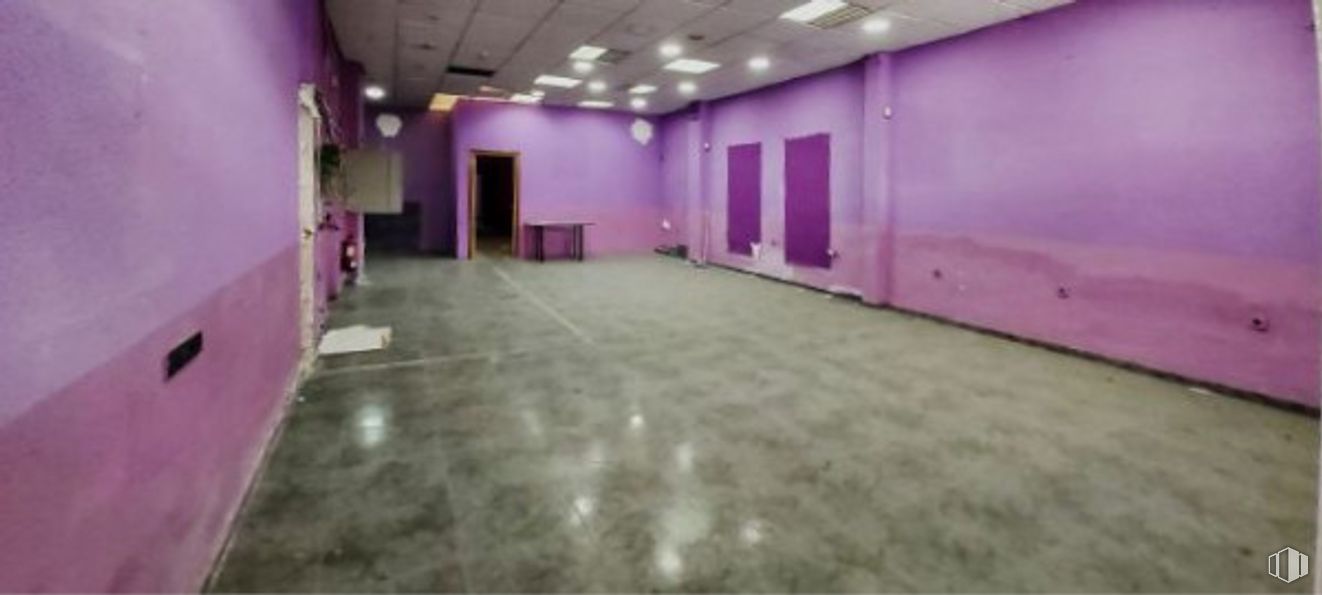 Retail for sale at Calle Lucero, La Latina, Madrid, 28047 with train, building, purple, flooring, hall, floor, door, house, magenta and ceiling around