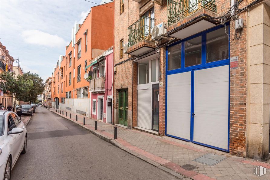 Nave en alquiler y venta en Calle Monte Olivetti, Puente de Vallecas, Madrid, 28038 con coche, carretera, calle, barrio, ciudad, asfalto, acera, apartamento, coche familiar y ladrillo alrededor