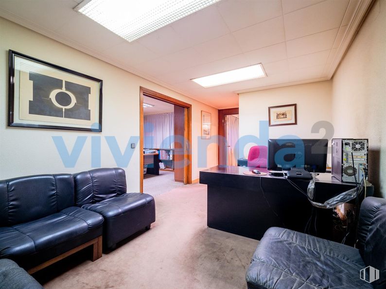 Office for sale at Calle Doctor Esquerdo, Retiro, Madrid, 28007 with picture frame, couch, light fixture, lighting, furniture, table, property, television, comfort and interior design around