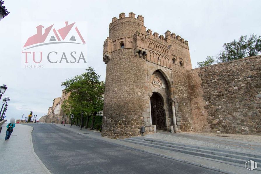 Land for sale at Zona Centro, Toledo, 45003 with building, sky, plant, architecture, tree, facade, city, travel, landscape and road surface around