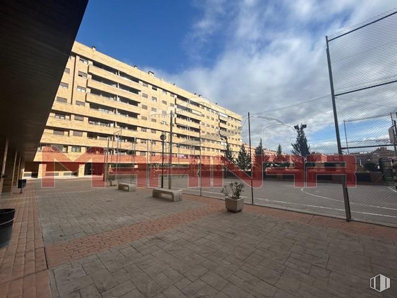 Local en alquiler en El Quiñón, Seseña, Toledo, 45223 con edificio, material compuesto, edificio comercial, apartamento, condominio, edificio de gran altura y arquitectura brutalista alrededor