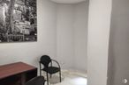 Office for rent at Pasaje San Ginés, Centro, Madrid, 28013 with chair, table, wall, interior design, flooring, floor, furniture, room, picture frame and design around