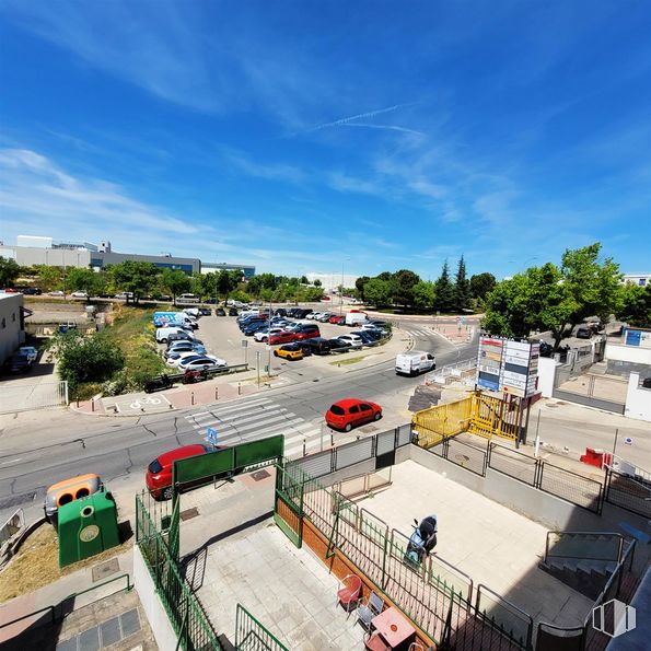 Oficina en venta en Calle Granja, 86, Alcobendas, Madrid, 28108 con cielo, nube, coche, vehículo, edificio, asfalto, vehículo de motor, diseño urbano, superficie de la carretera y árbol alrededor