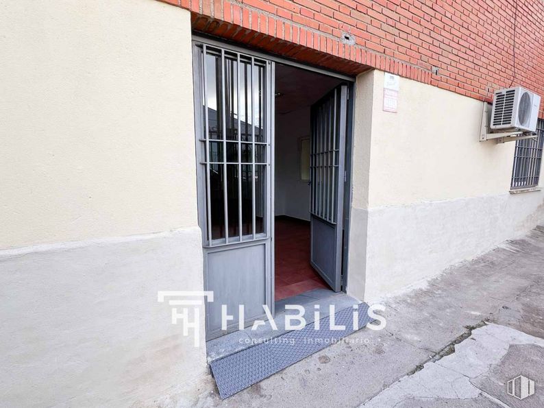 Office for rent at Calle Ventalamar, Toledo, 45007 with door, composite material, metal, building material, gate, mesh, home door and aluminium around