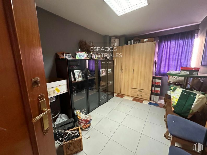 Nave en venta en Calle Moreras, 1, Ciempozuelos, Madrid, 28350 con armario, puerta, alacena, lámpara, ebanistería, propiedad, interiorismo, suelo, suelos y televisión alrededor