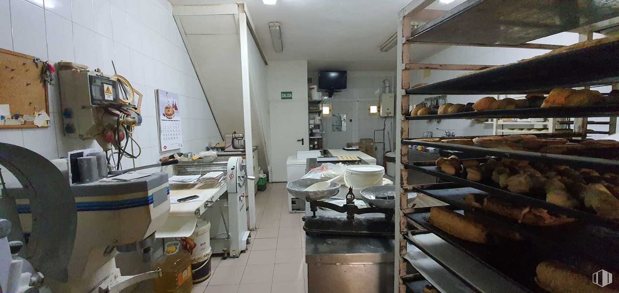 Local en venta en Calle Isla de Lobeira, Collado Villalba, Madrid, 28400 con comida, diseño de interiores, edificio, estante, máquina, cocina, techo, servicio, cuidado de la salud y madera alrededor