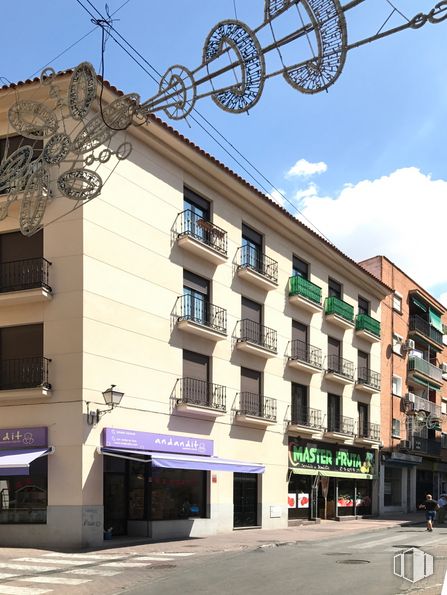 Local en venta en Zona Centro, Arganda del Rey, Madrid, 28500 con edificio, cielo, nube, día, propiedad, fotografía, ventana, luz, juego de bielas y rueda alrededor