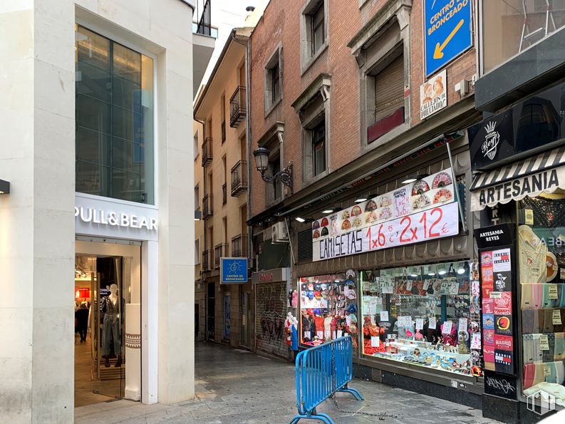 Local en alquiler en Calle Maestro Victoria, 8 , Centro, Madrid, 28013 con productos envasados, ventana, edificio, barrio, compras, espacio público, acera, venta minorista, carretera y fachada alrededor