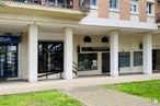 Retail for sale at Avenida del Ejército, 17, Guadalajara, 19003 with building, window, plant, door, architecture, shade, facade, fixture, apartment and grass around