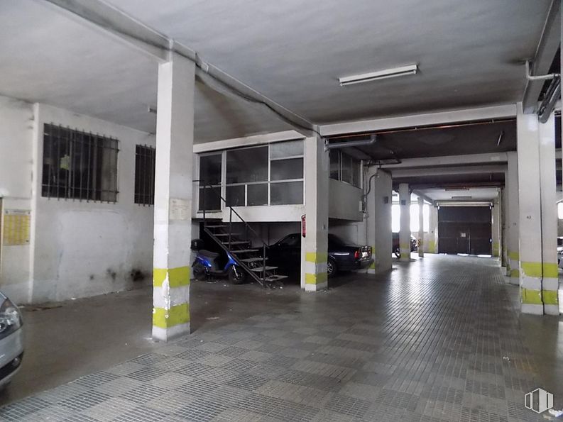 Retail for sale & for rent at Calle Diego Jiménez, Cuenca, 16004 with window, property, fixture, interior design, flooring, floor, hall, real estate, gas and composite material around