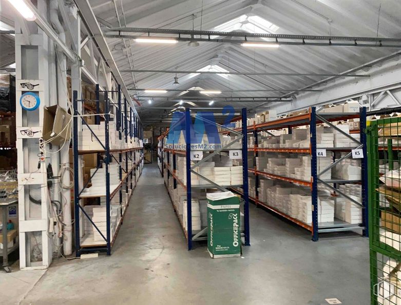 Industrial for sale at Polígono industrial San Fernando, San Fernando de Henares, Madrid, 28830 with furniture, shelving, shelf, ceiling, floor, flooring, warehouse, aisle, metal and inventory around