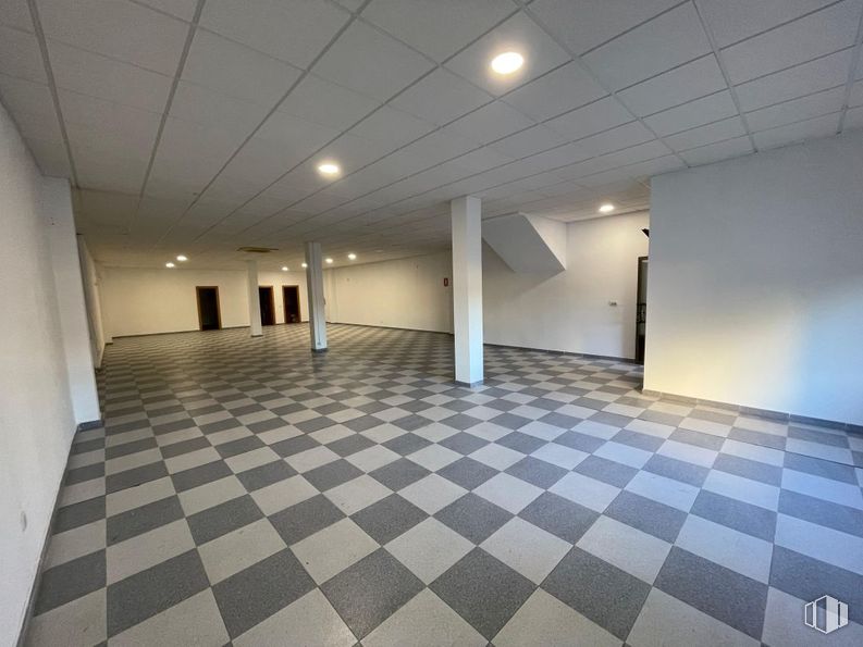 Retail for sale at Calle Coronel Félix Gutiérrez Cano, Polán, Toledo, 45161 with hall, automotive design, interior design, flooring, art, tile flooring, floor, wall, ceiling and space around