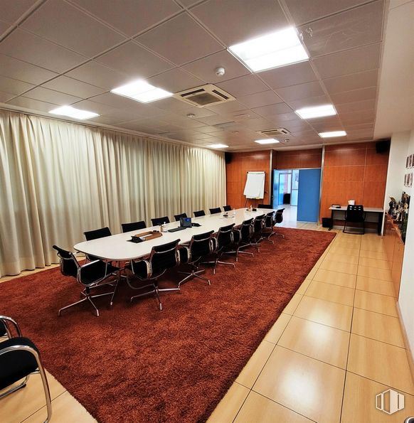 Office for sale & for rent at Calle María Tubau, Fuencarral - El Pardo, Madrid, 28050 with chair, light fixture, lighting, table, desk, building, interior design, floor, flooring and hall around