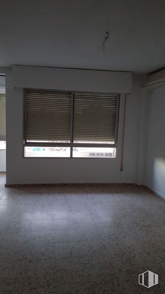 Office for rent at Avenida Constitución, Móstoles, Madrid, 28931 with window blind, window, building, wood, fixture, shade, interior design, floor, flooring and tints and shades around