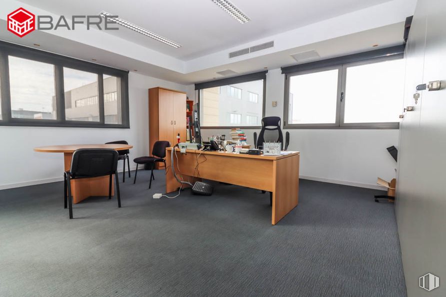 Oficina en venta en Avenida Juan Caramuel, Leganés, Madrid, 28919 con silla, escritorio, ventana, mesa, propiedad, mueble, edificio, silla de oficina, planta de interior y interiorismo alrededor