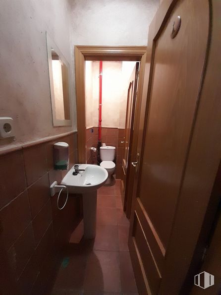 Industrial for sale & for rent at Avenida Madrid, Arganda del Rey, Madrid, 28500 with sink, brown, plumbing fixture, building, bathroom sink, bathroom, tap, wood, fixture and interior design around