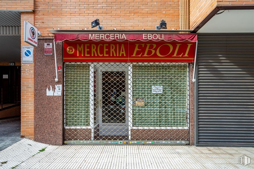 Local en venta en Ronda Caballero de la Mancha, 71, Fuencarral - El Pardo, Madrid, 28034 con edificio, puerta, , , , , , ,  y  alrededor