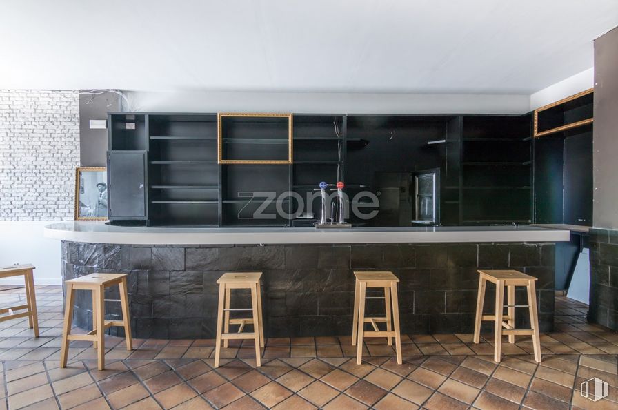 Local en venta en Calle Peñuelas, Torrejón de la Calzada, Madrid, 28991 con taburete, ebanistería, encimera, mueble, mesa, aparato de cocina, madera, cocina, electrodoméstico y estufa de cocina alrededor