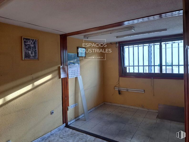 Industrial for sale at Zona Centro, Colmenar de Oreja, Madrid, 28380 with window, picture frame, shade, wood, fixture, building, flooring, floor, house and door around