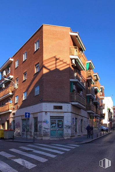 Local en alquiler y venta en Avenida Peña Prieta, 73, Puente de Vallecas, Madrid, 28038 con edificio, cielo, propiedad, ventana, diseño urbano, condominio, superficie de la carretera, fachada, zona residencial y bienes raíces alrededor