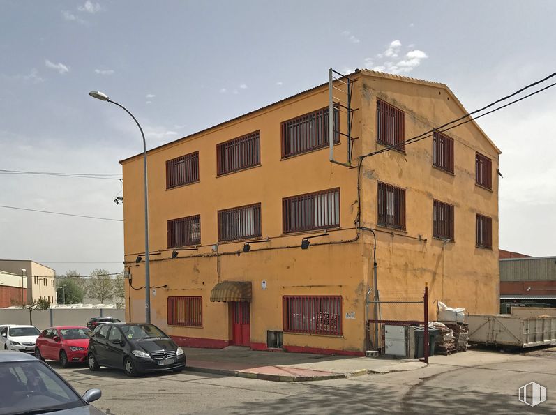 Oficina en alquiler y venta en Calle Gavilanes, 13, Pinto, Madrid, 28320 con coche, edificio, ventana, luz de estacionamiento automotriz, nube, cielo, propiedad, vehículo, neumático y electricidad alrededor