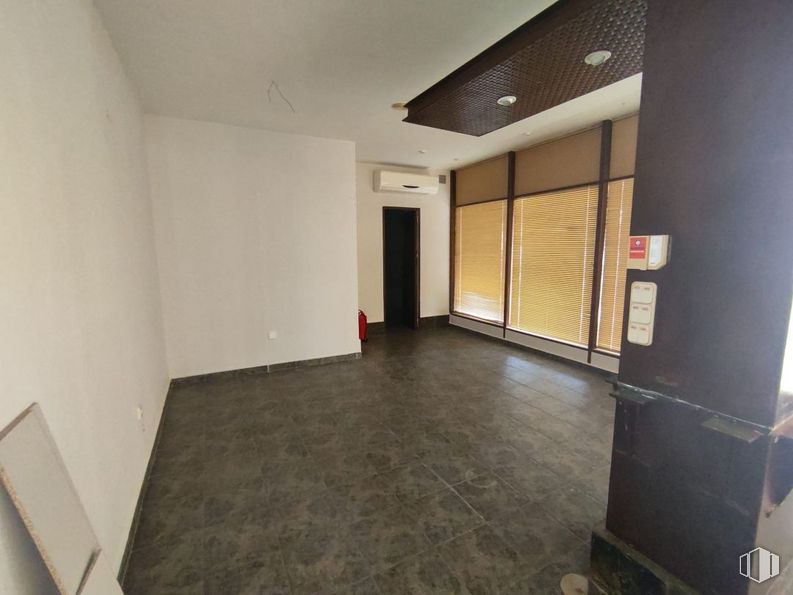 Retail for rent at Barrio Santa María de Benquerencia, Toledo, 45007 with wardrobe, fixture, hall, building, wood, floor, flooring, real estate, ceiling and hardwood around